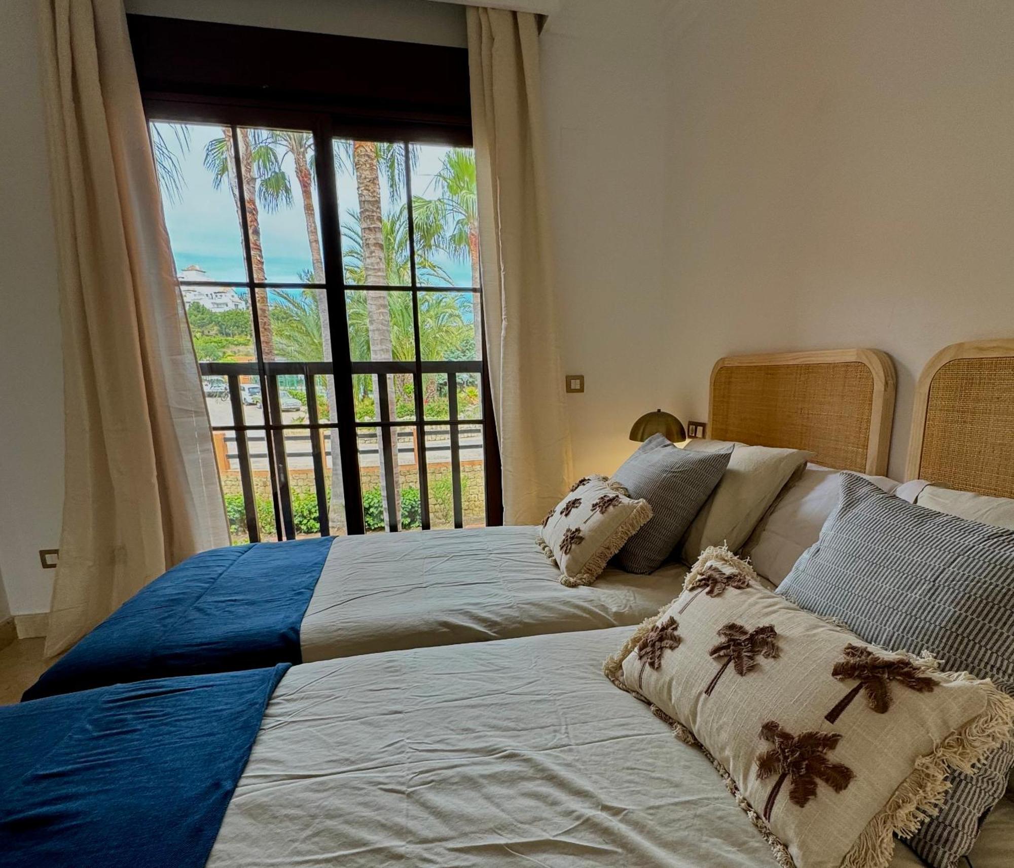 Piso De Lujo Totalmente Equipado A Estrenar Para 6 Estepona Exterior foto